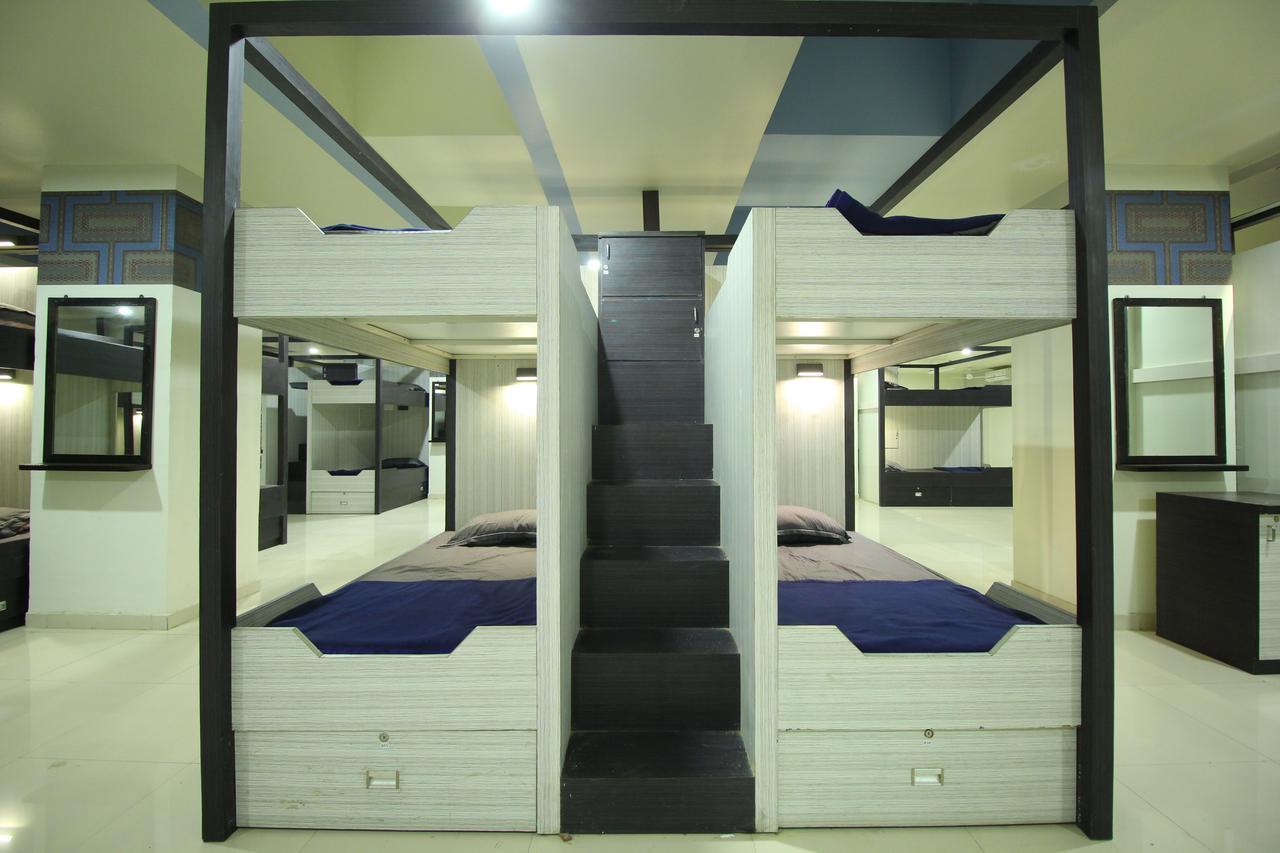 Jackpot Room In & Out Dormitory Ahmedabad Luaran gambar