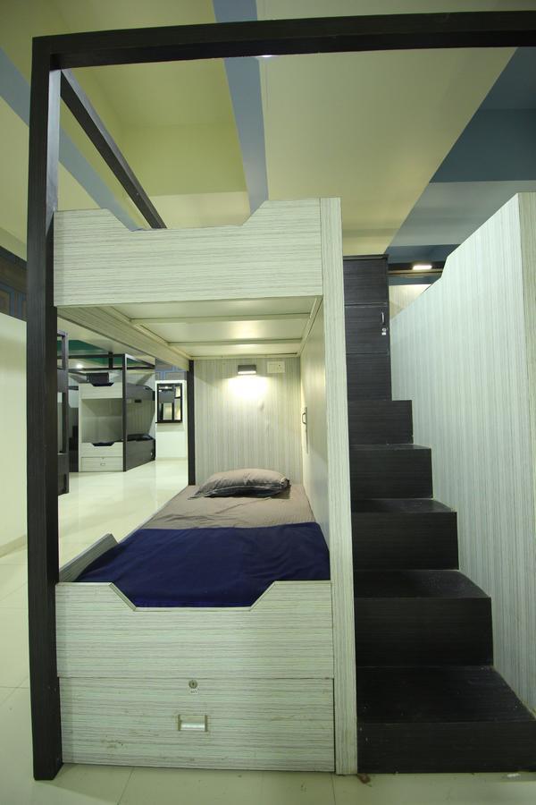 Jackpot Room In & Out Dormitory Ahmedabad Luaran gambar